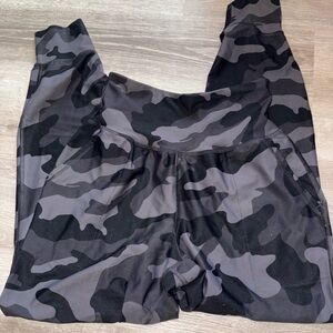Old Navy Active Gray Camouflage joggers